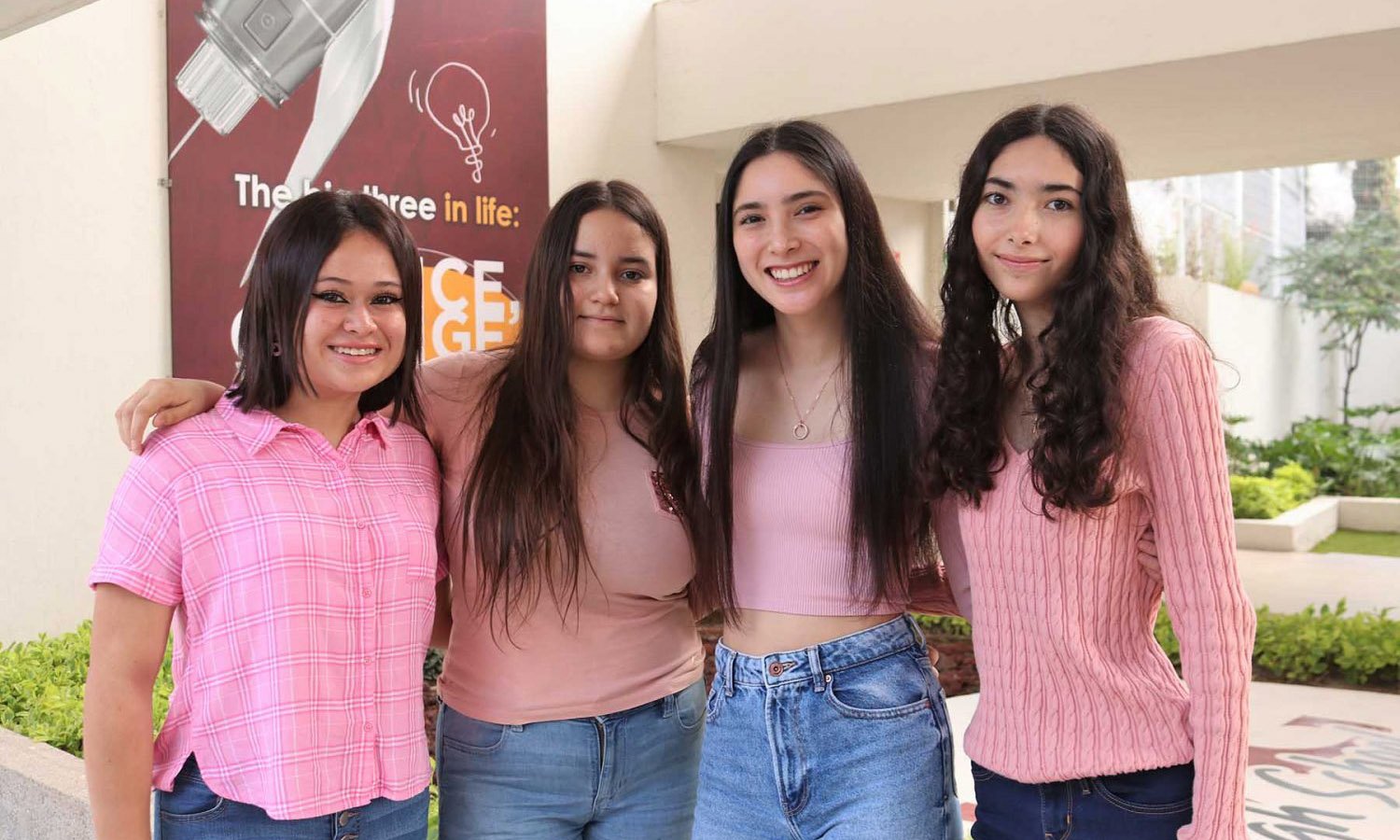 Alumnas de UAG High School crean toallas sanitarias biodegradables