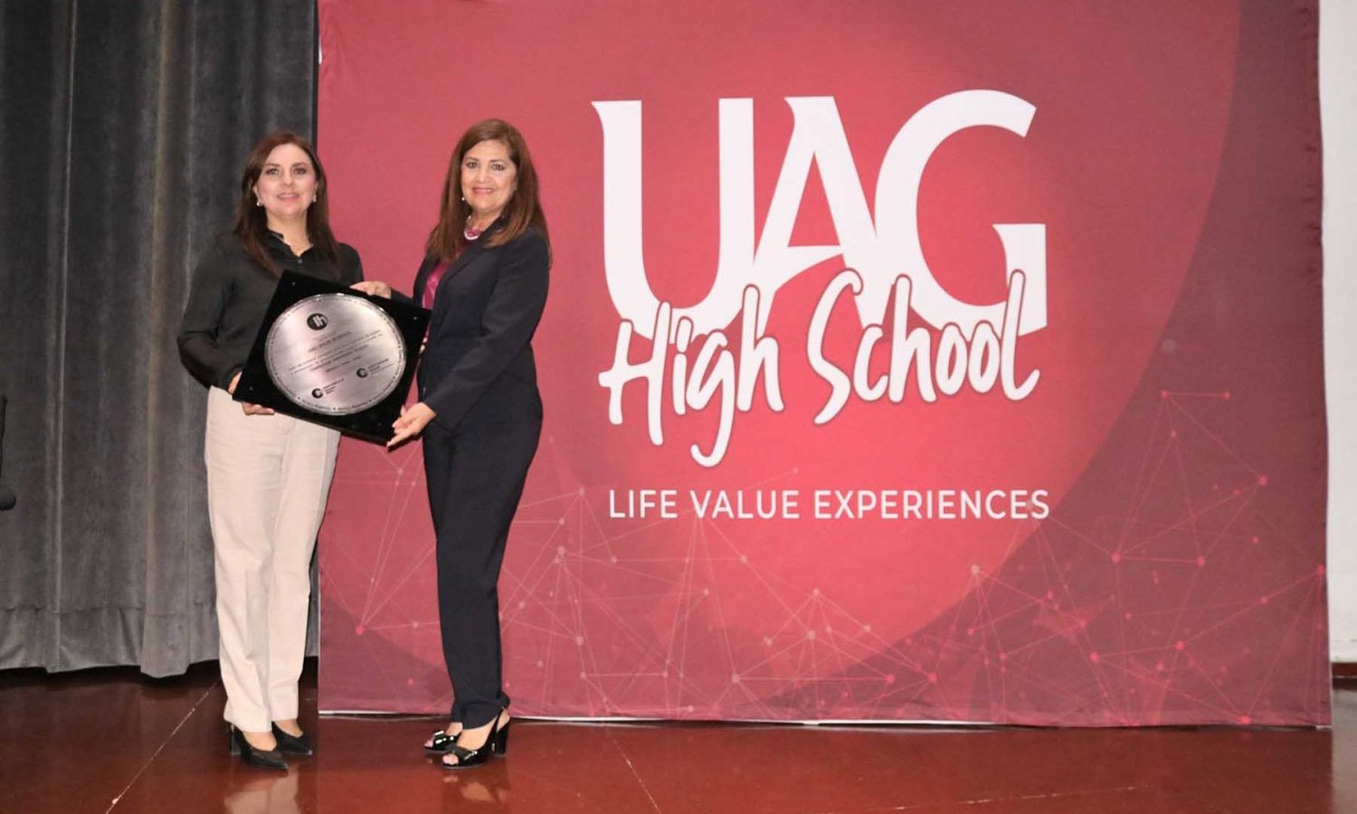 UAG High School recibe sello de calidad Cambridge por enseñanza de inglés